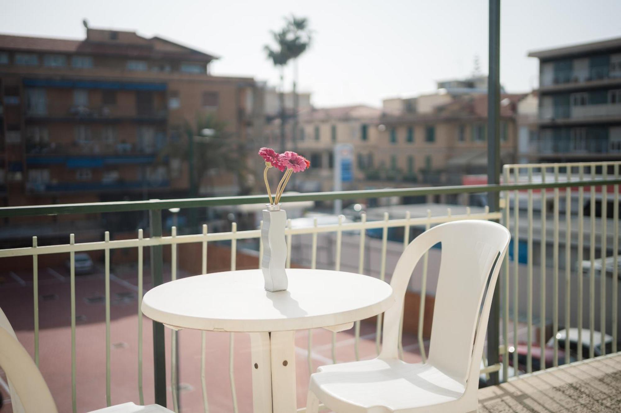 Casa Silvia - Central - Terrace - Wifi Bordighera Eksteriør bilde